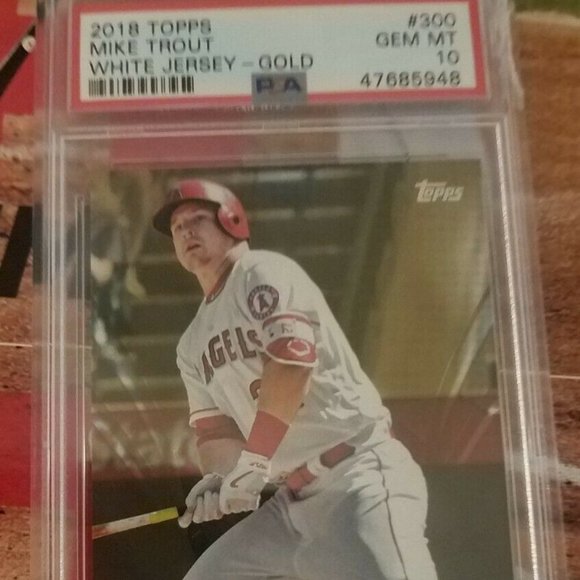 MIKE TROUT 2018 Topps Baseball #300 WHITE JERSEY-GOLD PSA 10 GEM MINT 1160/2018 - Picture 1 of 2
